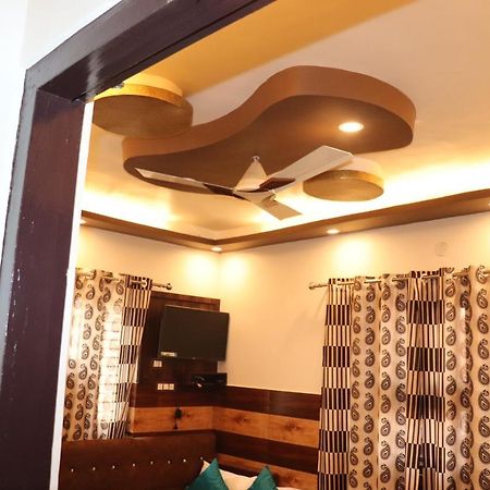 Hotel Famous Харидвар Экстерьер фото