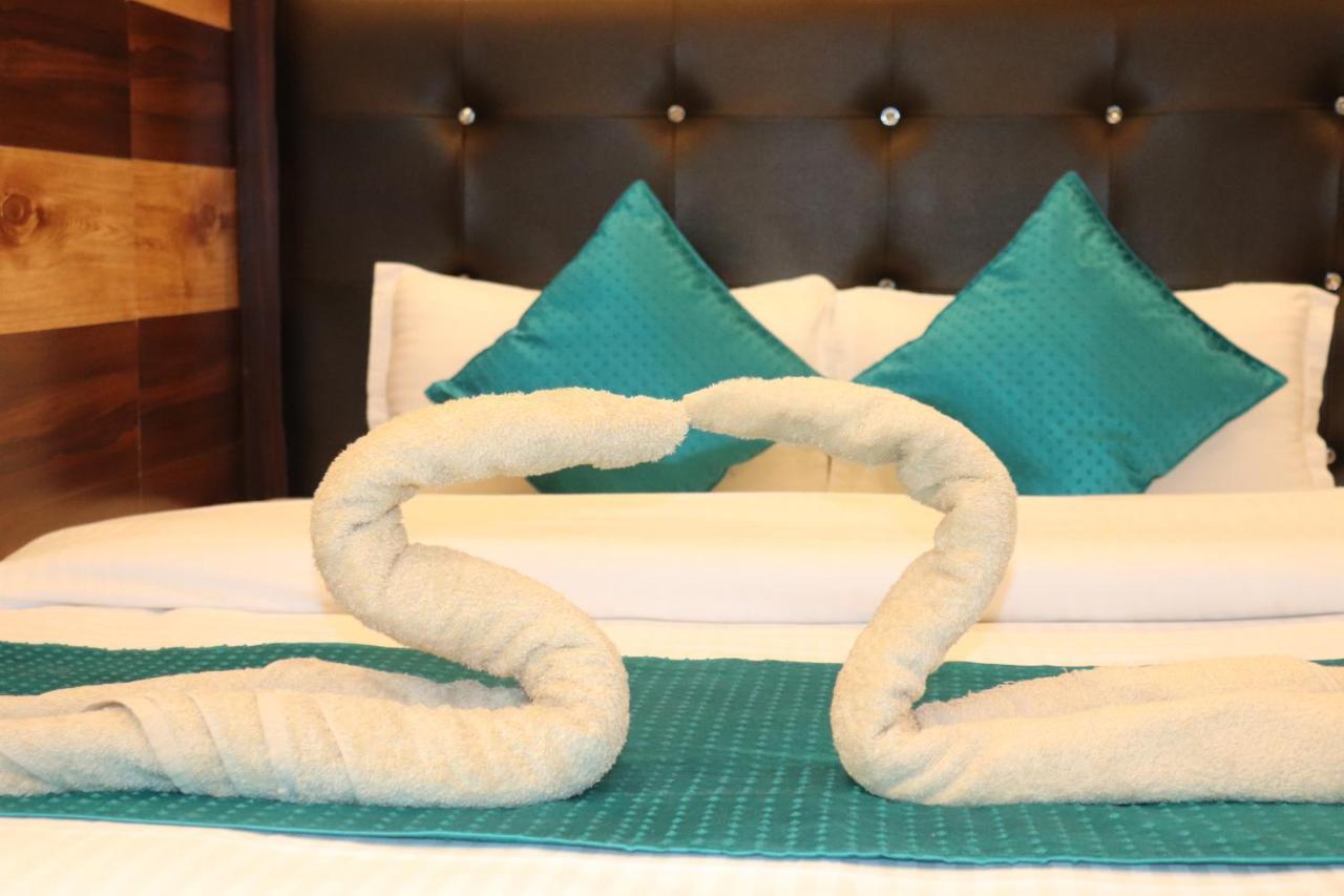 Hotel Famous Харидвар Экстерьер фото