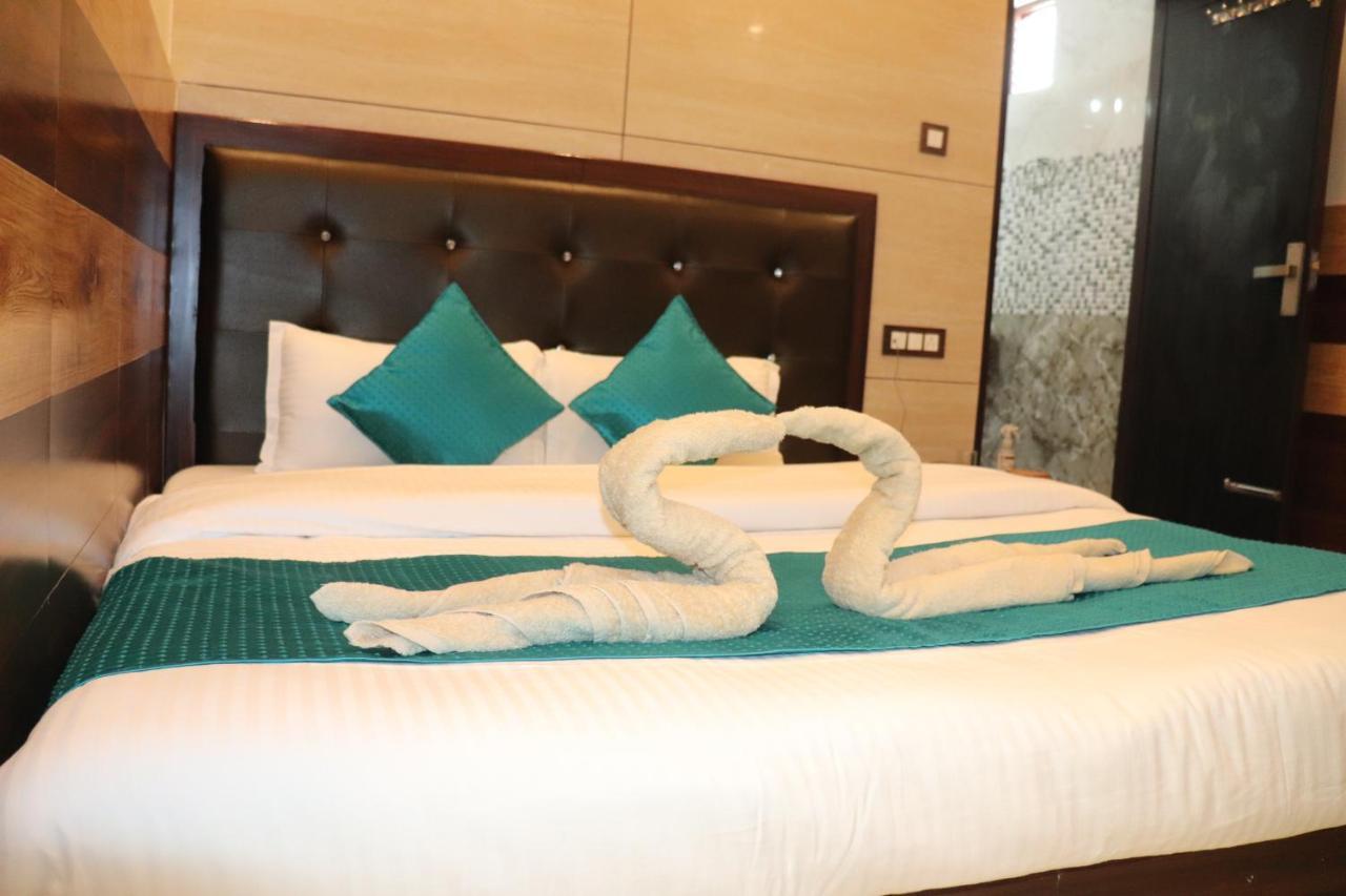 Hotel Famous Харидвар Экстерьер фото